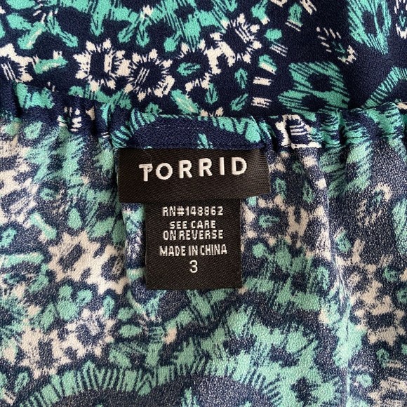 Torrid Womens Blue Turqoise Medalian Print Cold Shoulder Blouse Challis Size 3 - Picture 10 of 10